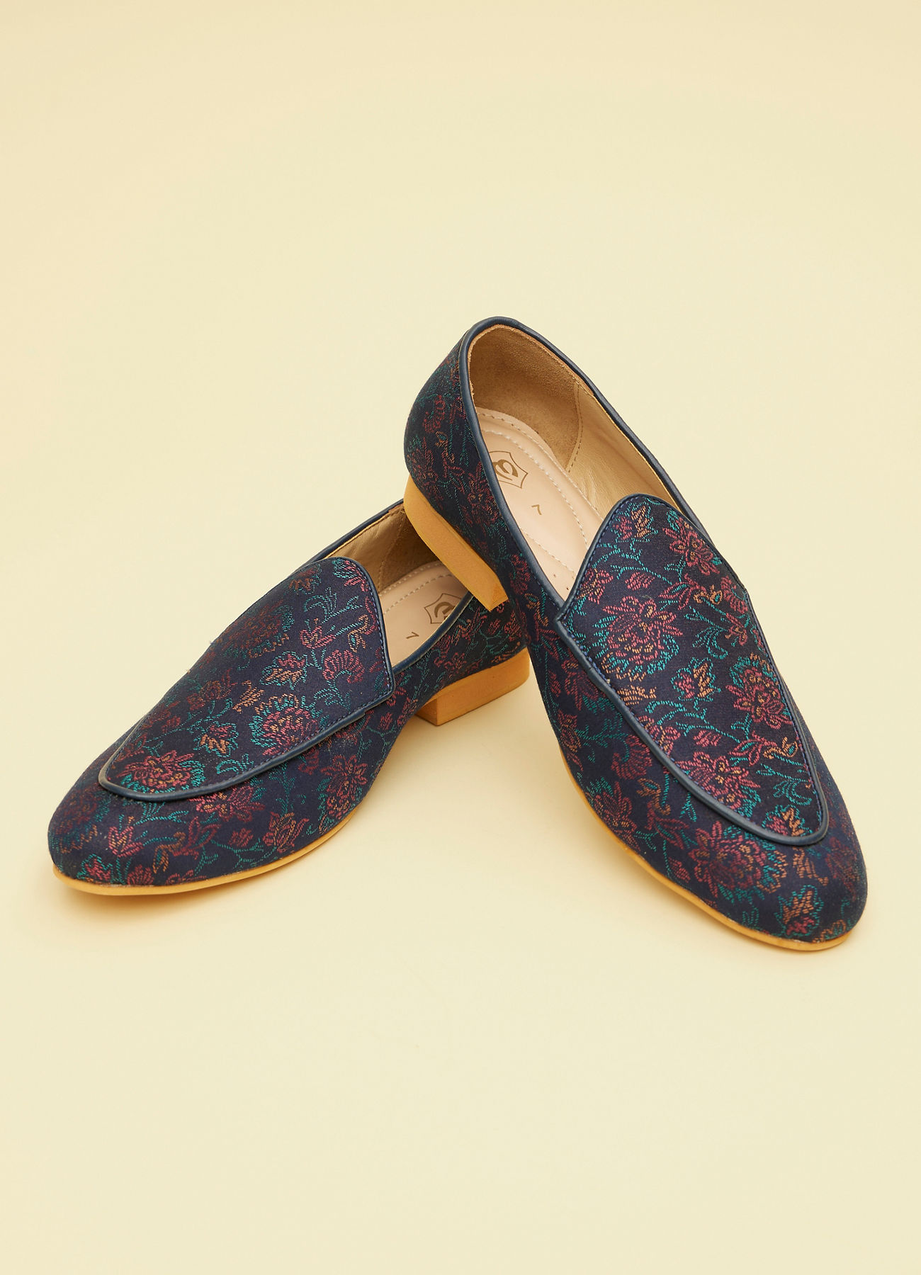 Manyavar Men Midnight Blue Floral Patterned Jutti