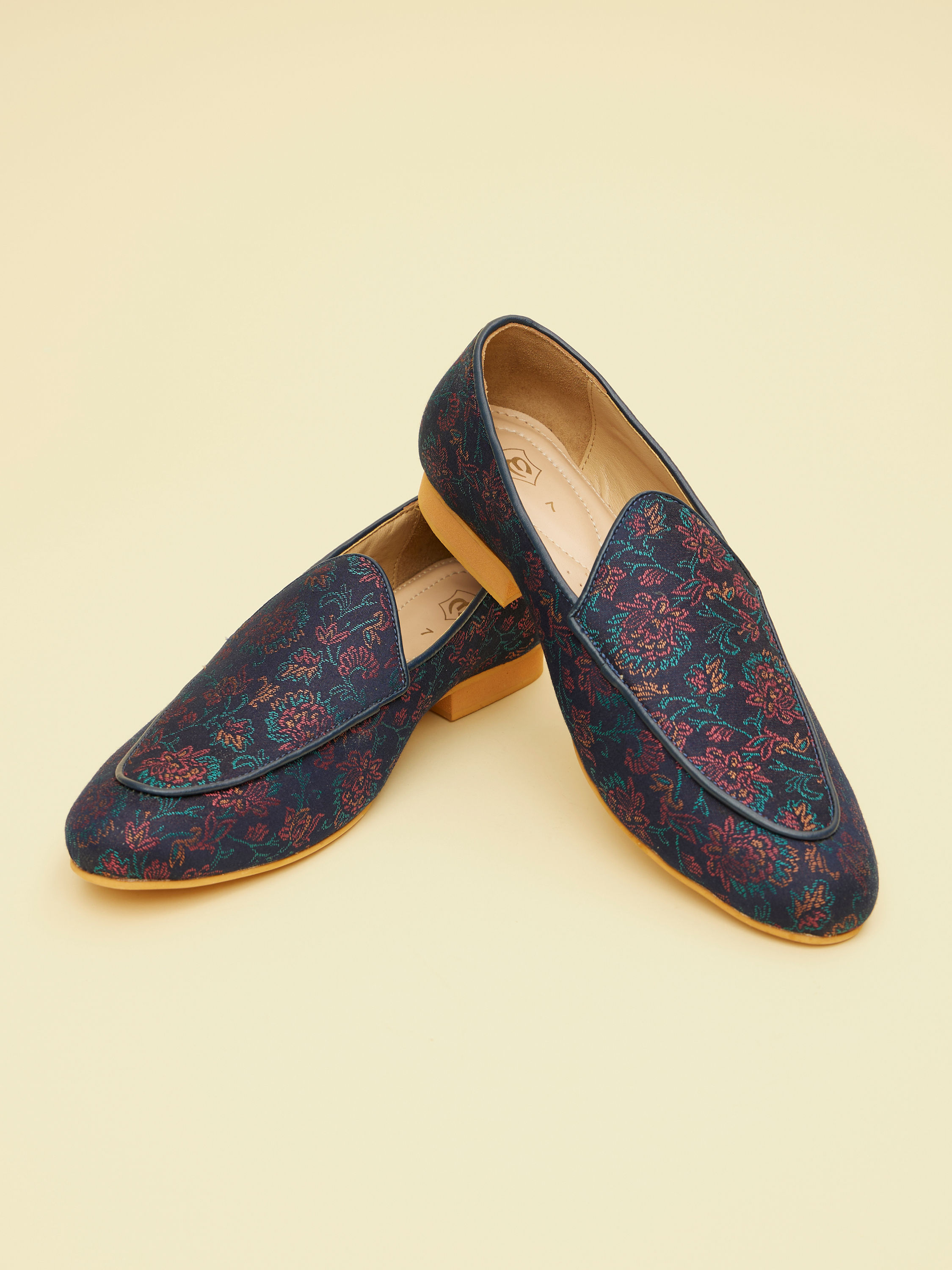 Manyavar Men Midnight Blue Floral Patterned Jutti