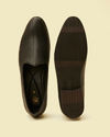 alt message - Manyavar Men Kohl Black Loafer Style Shoes image number 4