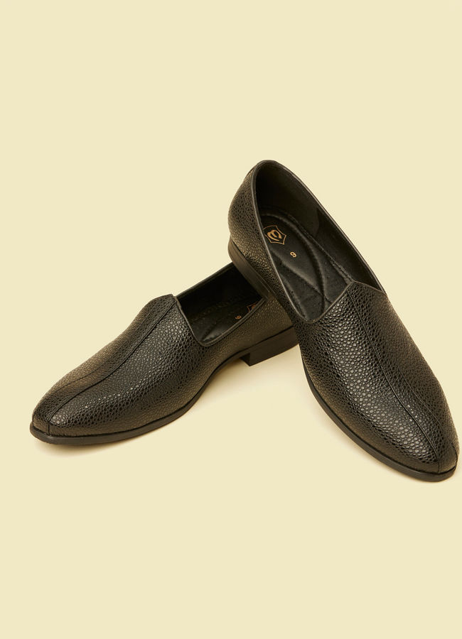 alt message - Manyavar Men Kohl Black Loafer Style Shoes image number 0