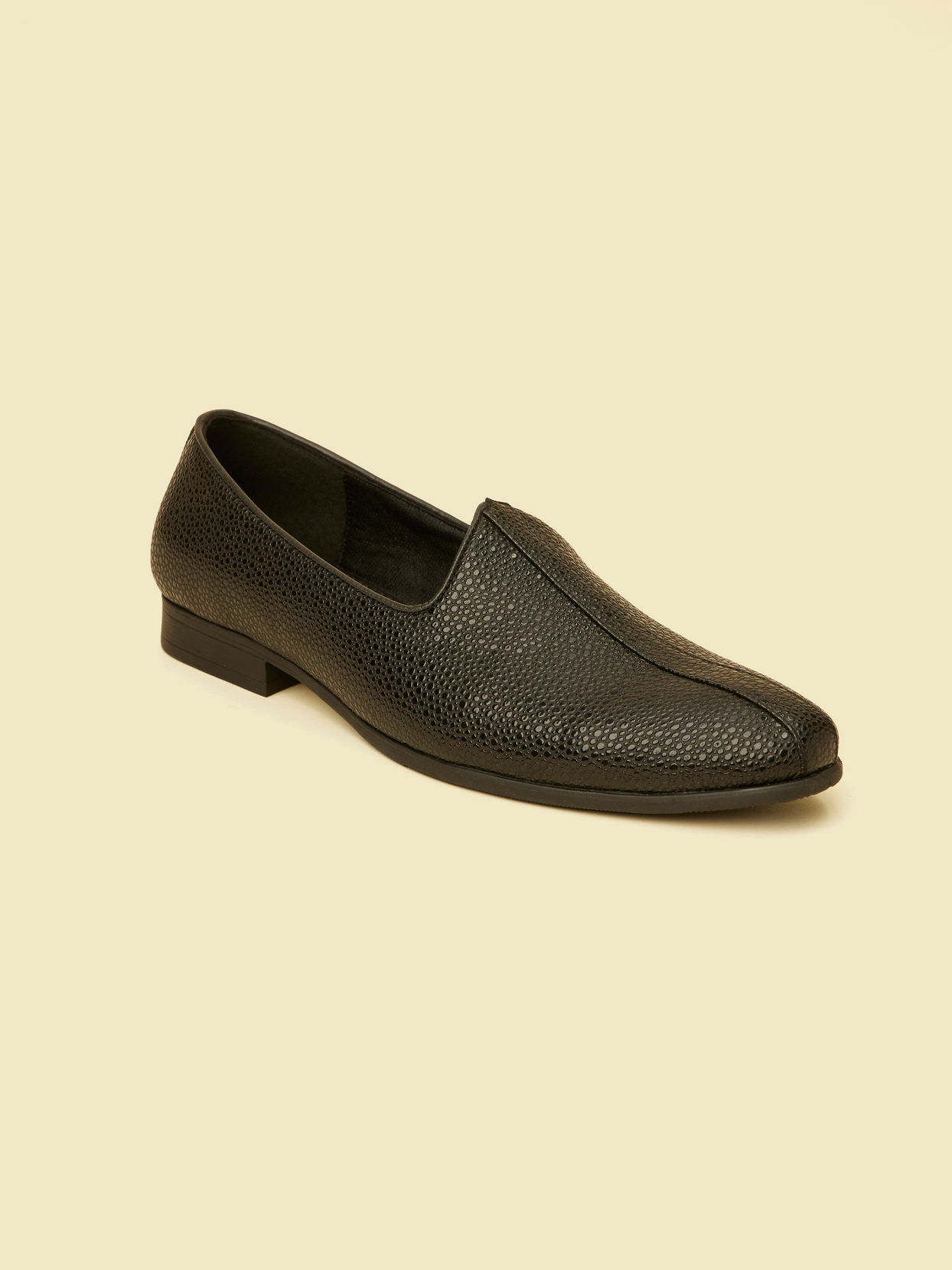 alt message - Manyavar Men Kohl Black Loafer Style Shoes image number 2