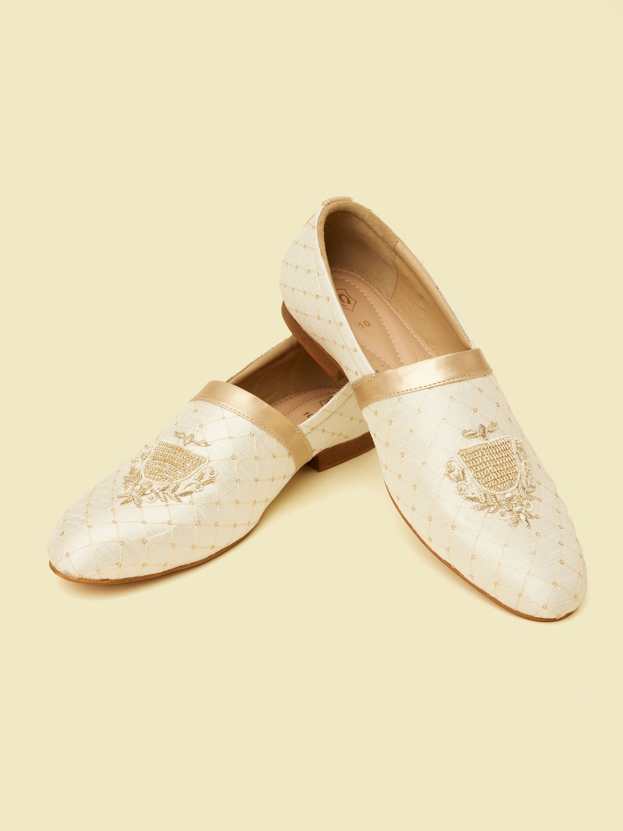 Manyavar Men Cream Diamond Patterned Jooti