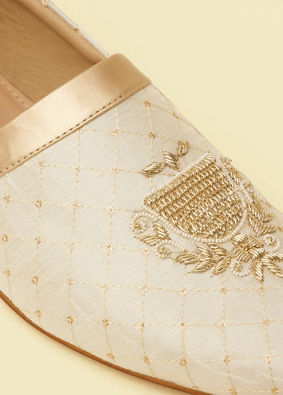 Manyavar Men Cream Diamond Patterned Jooti