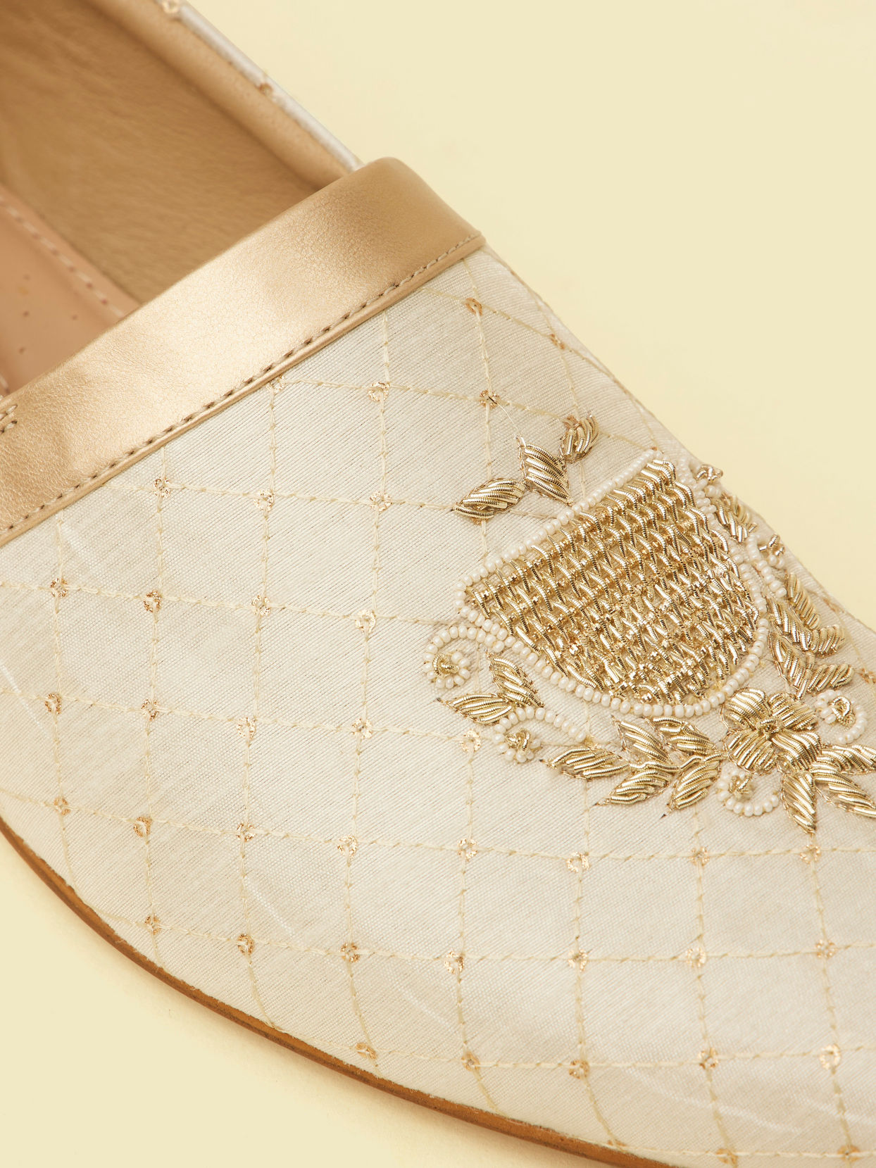 Manyavar Men Cream Diamond Patterned Jooti