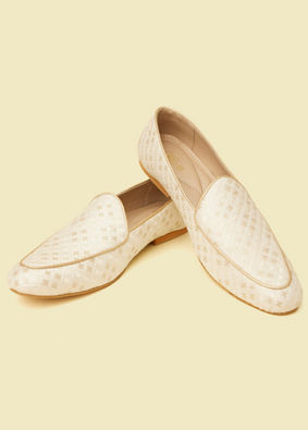 Manyavar Men Ivory Cream Sequinned Jaal Patterned Jooti