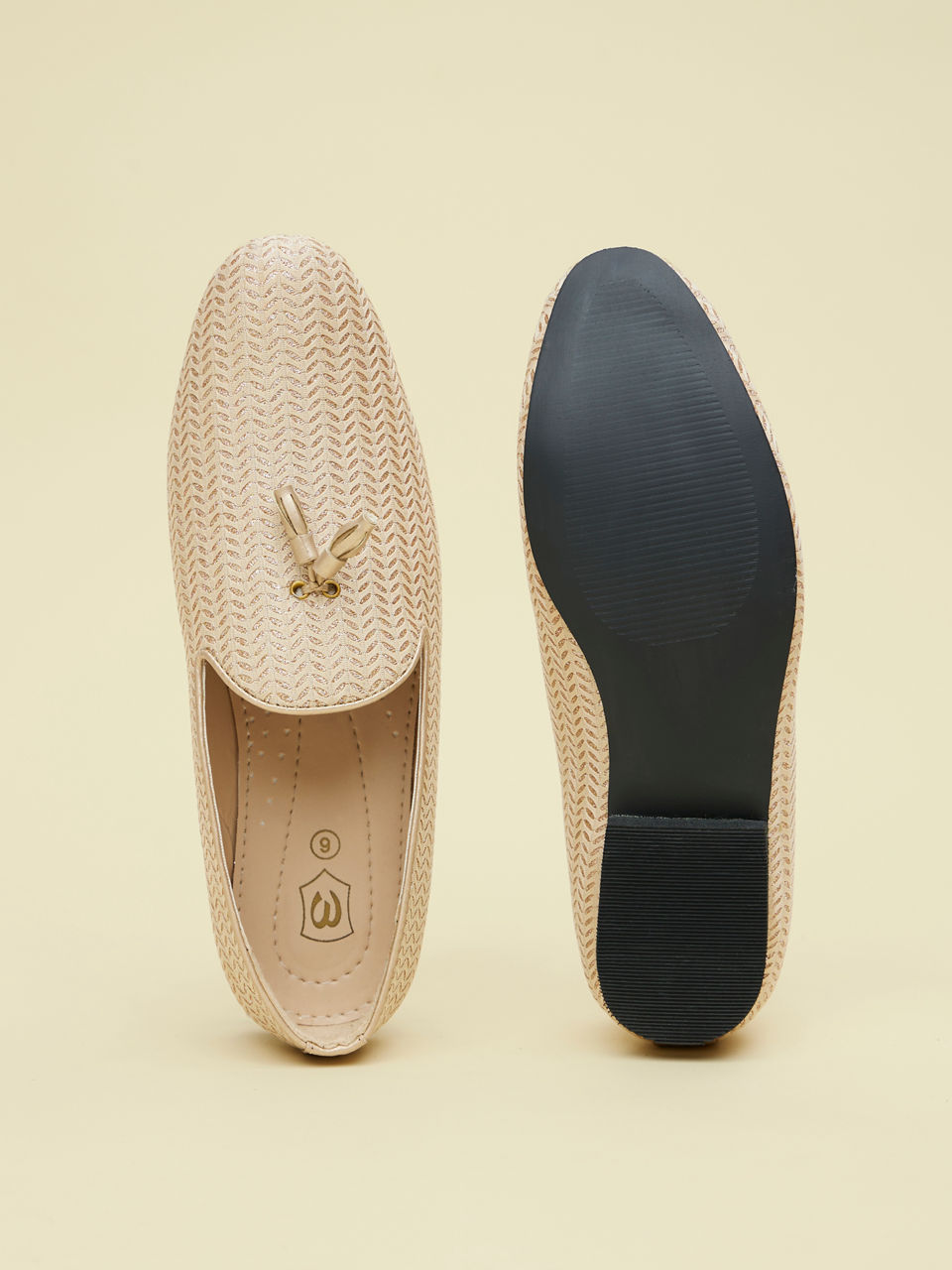 Manyavar Men Whisper White Leaf String Patterned Jooti