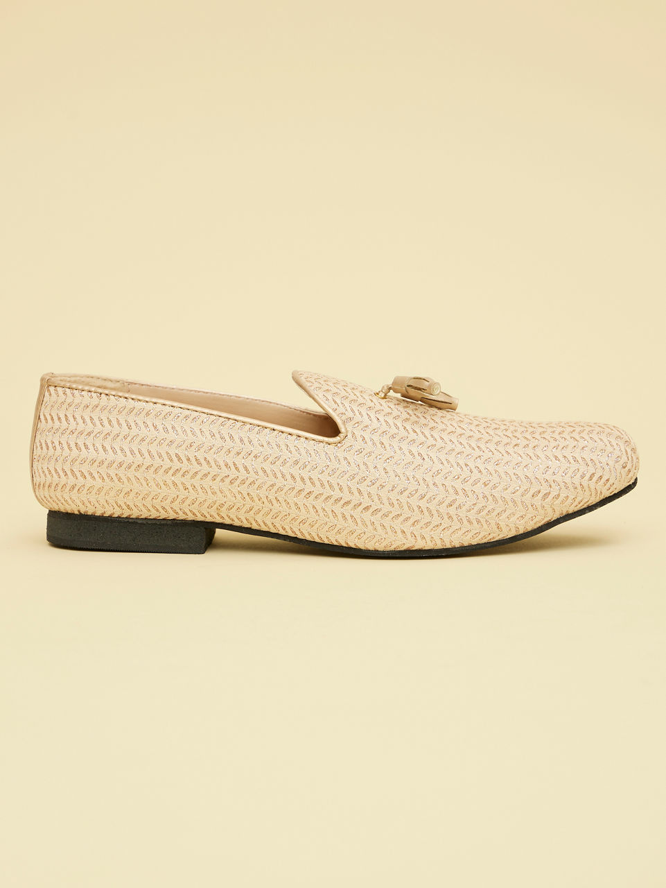 Manyavar Men Whisper White Leaf String Patterned Jooti