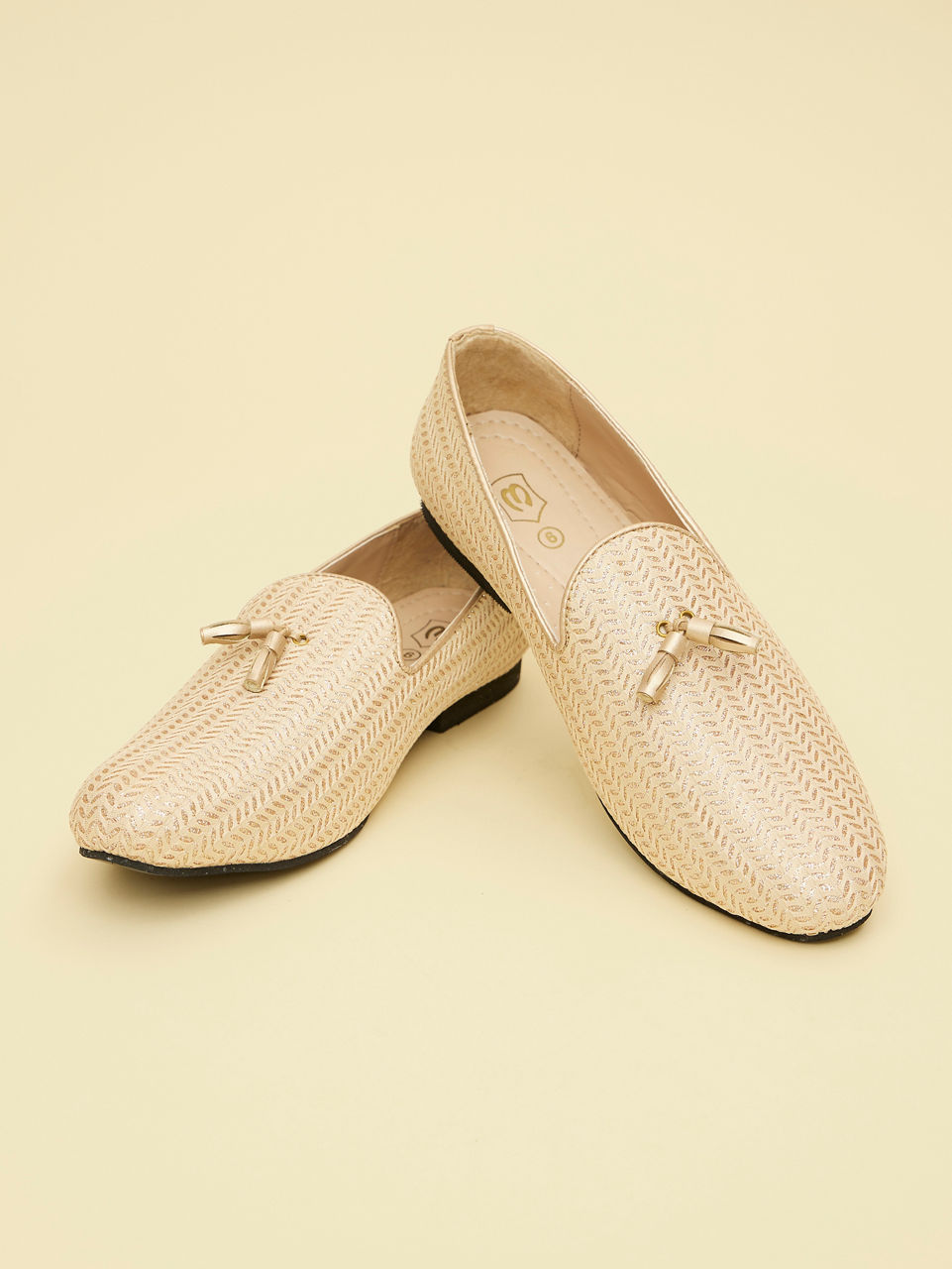 Manyavar Men Whisper White Leaf String Patterned Jooti