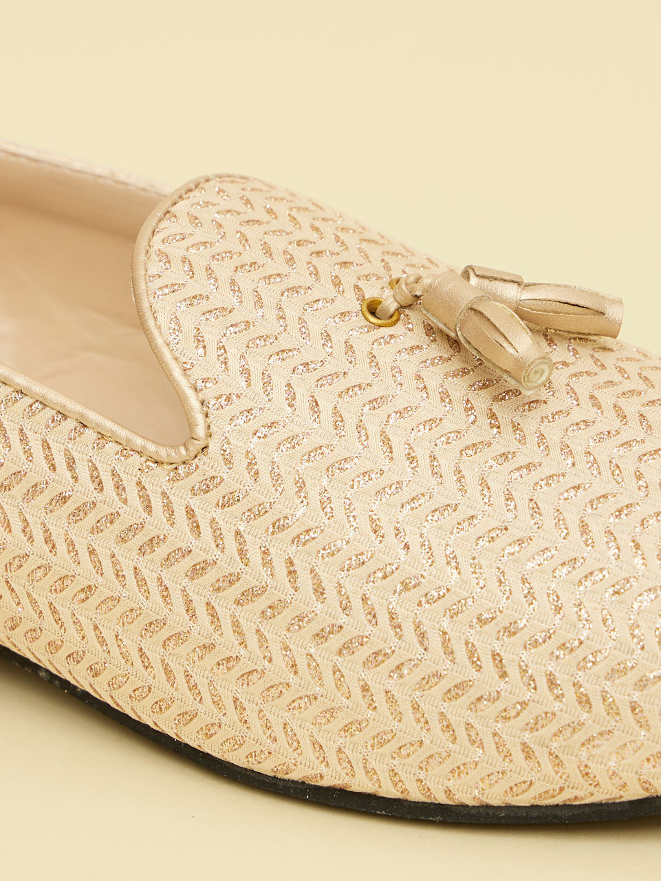 Manyavar Men Whisper White Leaf String Patterned Jooti