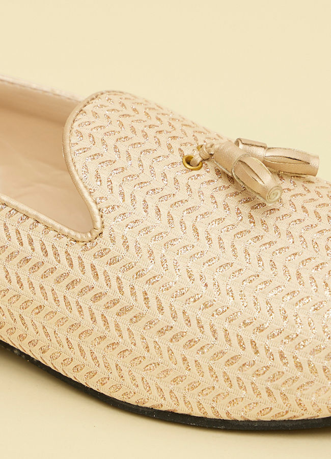 Manyavar Men Whisper White Leaf String Patterned Jooti