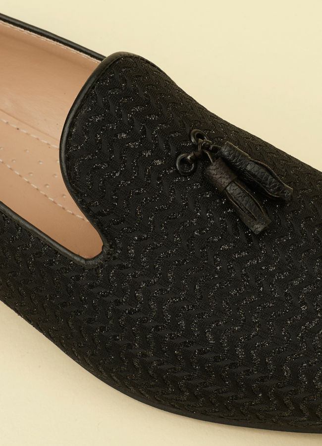 Manyavar Men Raven Black Leaf String Patterned Tasseled Jooti