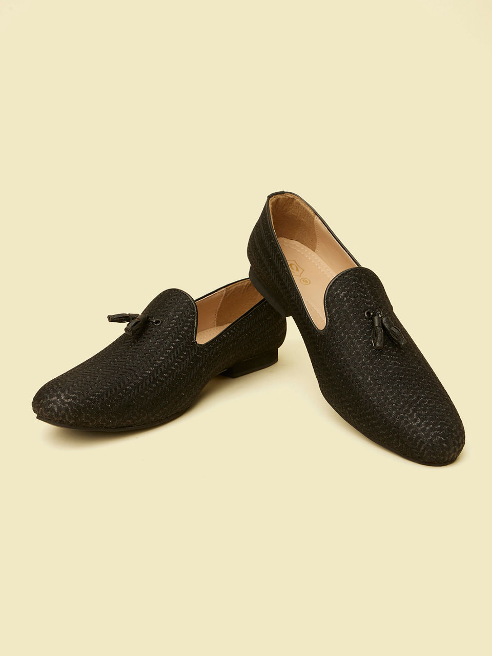 Manyavar Men Raven Black Leaf String Patterned Tasseled Jooti