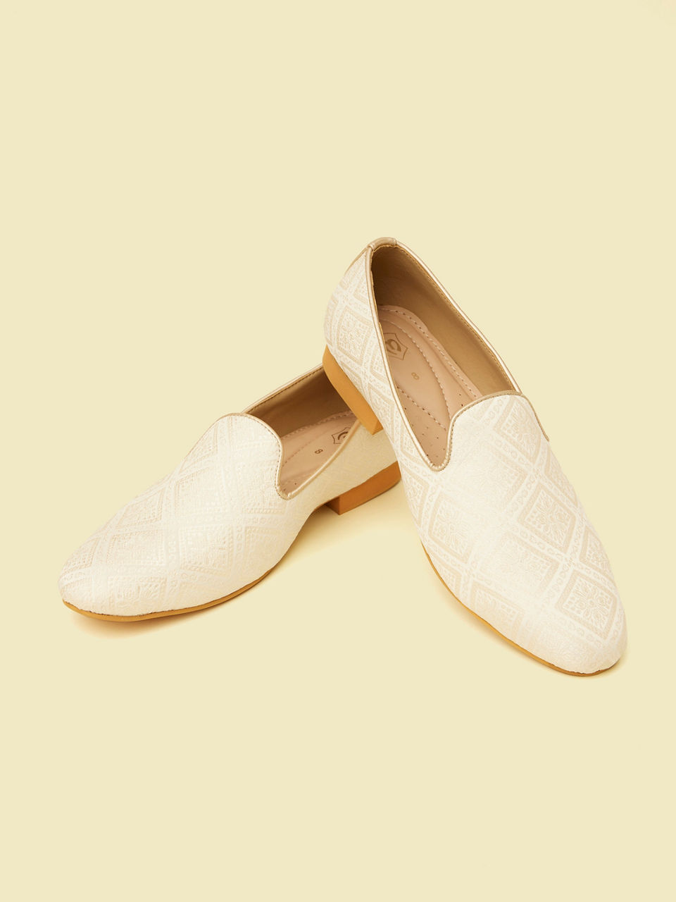 Manyavar Men Cloud Cream Embroidered Jooti