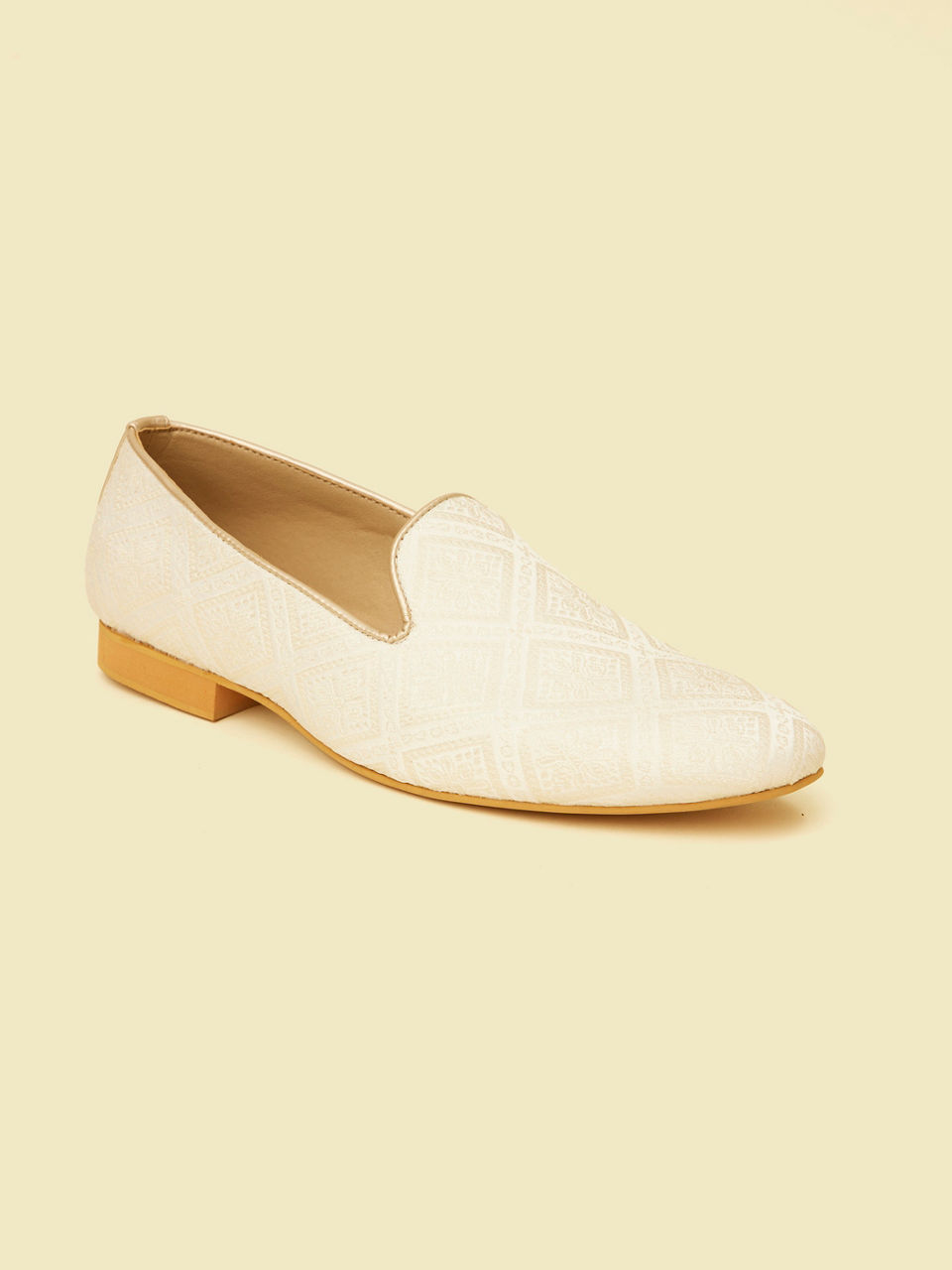 Manyavar Men Cloud Cream Embroidered Jooti