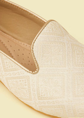 Manyavar Men Cloud Cream Embroidered Jooti