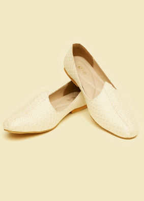 Manyavar Men Cream Embroidered Jooti