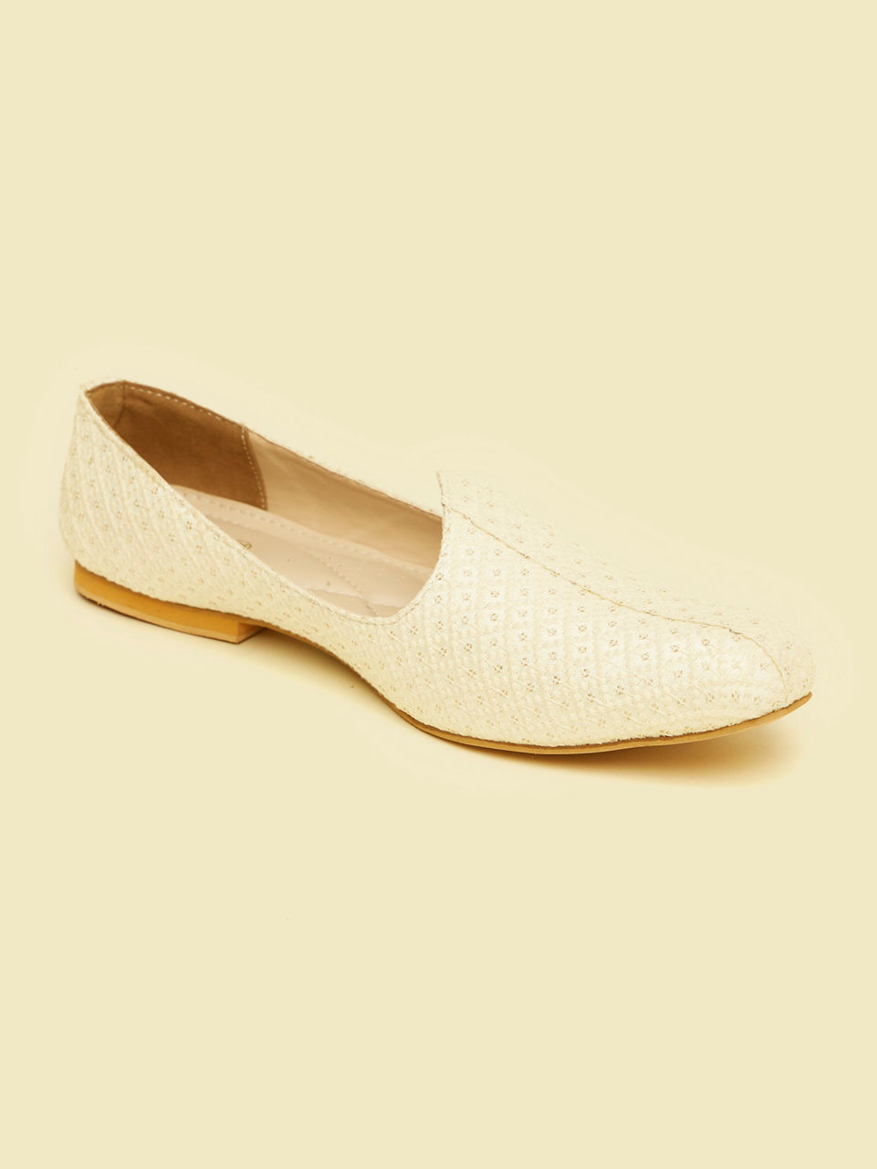 Manyavar Men Cream Embroidered Jooti