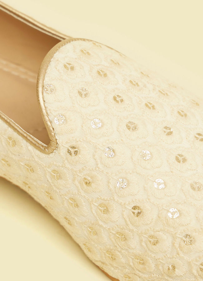 Manyavar Men Cream Medallion Jaal Patterned Jooti
