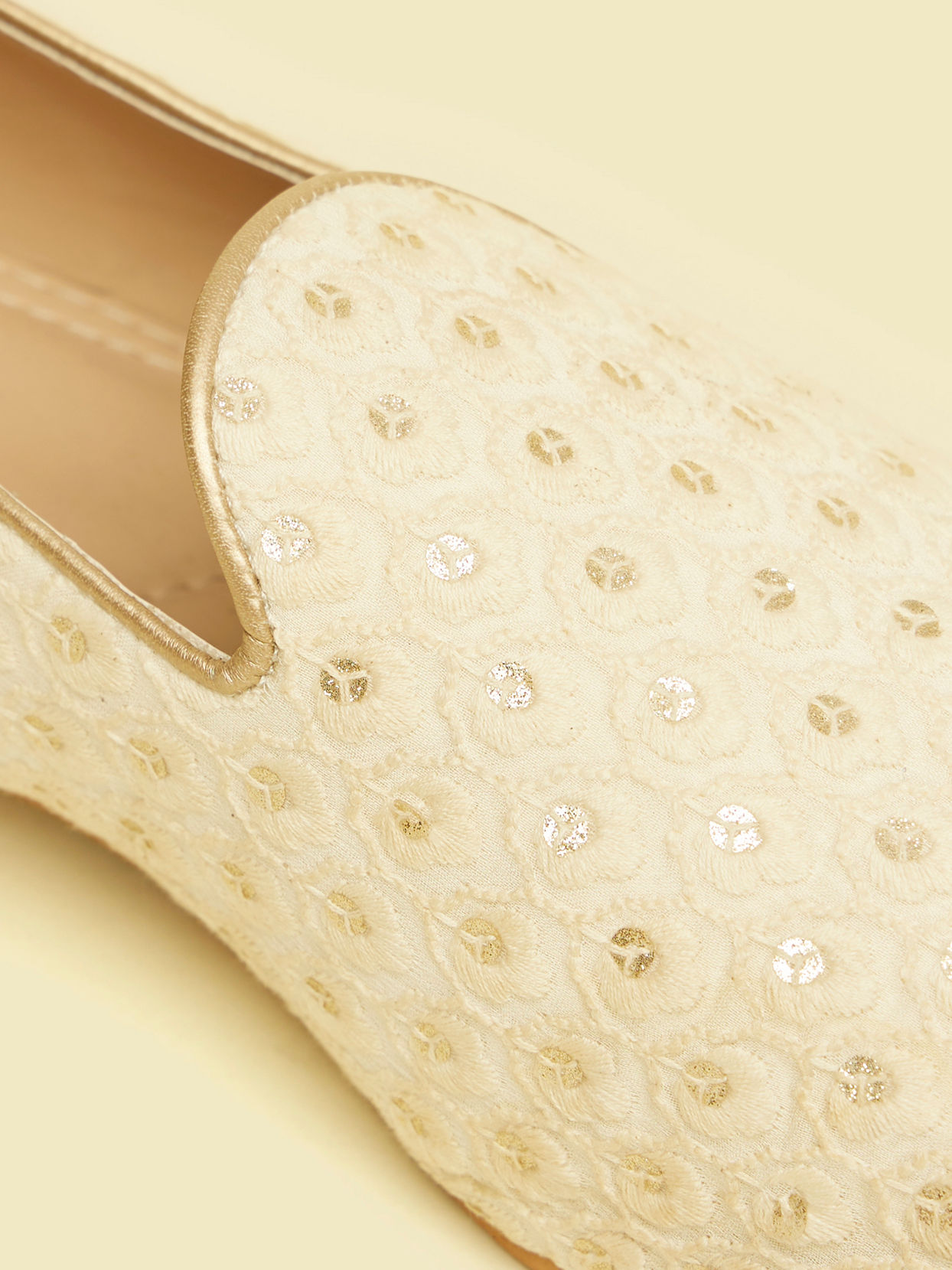 Manyavar Men Cream Medallion Jaal Patterned Jooti