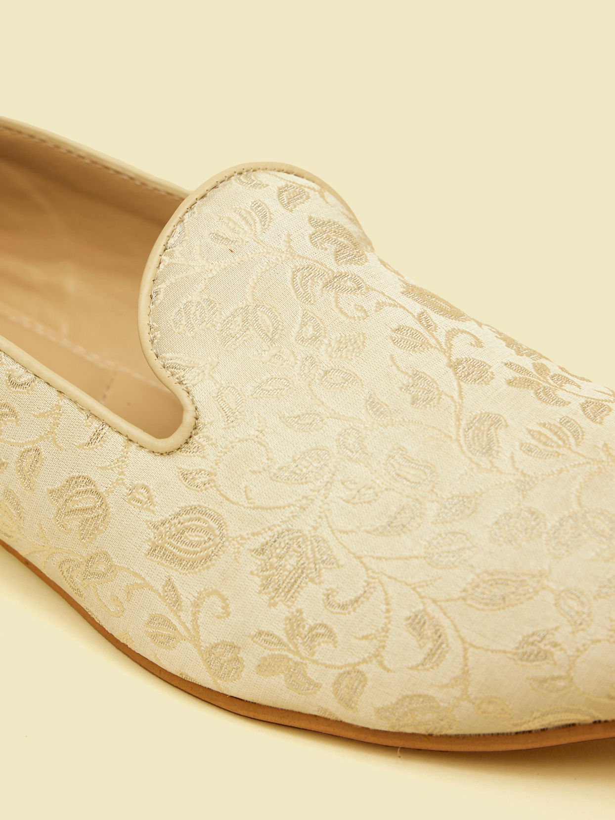Manyavar Men Cloud White Bel Buti Embroidered Jooti
