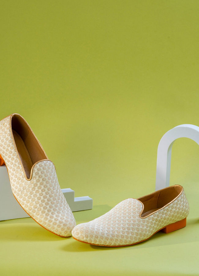 Manyavar Men Elegant Velvet Cream Shoe