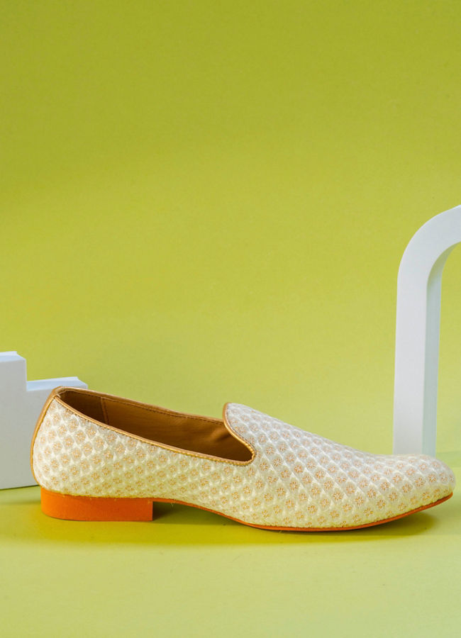 Manyavar Men Elegant Velvet Cream Shoe