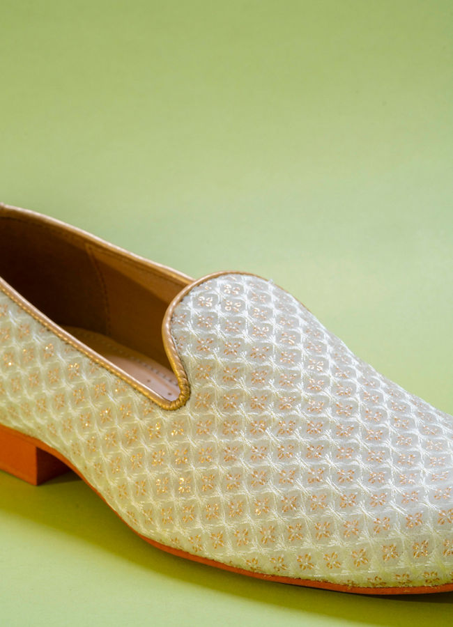 Manyavar Men Elegant Velvet Cream Shoe