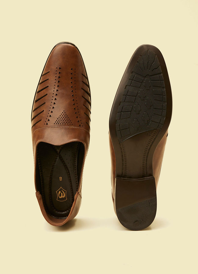 alt message - Manyavar Men Chocolate Brown Loafer Style Jutti image number 4