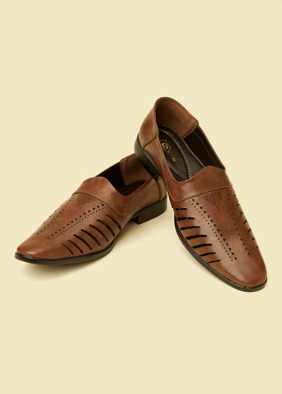 alt message - Manyavar Men Chocolate Brown Loafer Style Jutti