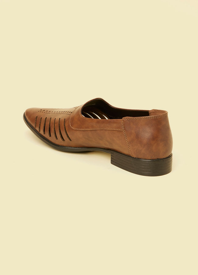 alt message - Manyavar Men Chocolate Brown Loafer Style Jutti image number 5