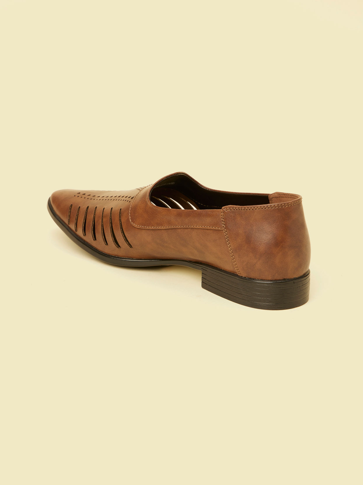 alt message - Manyavar Men Chocolate Brown Loafer Style Jutti image number 5