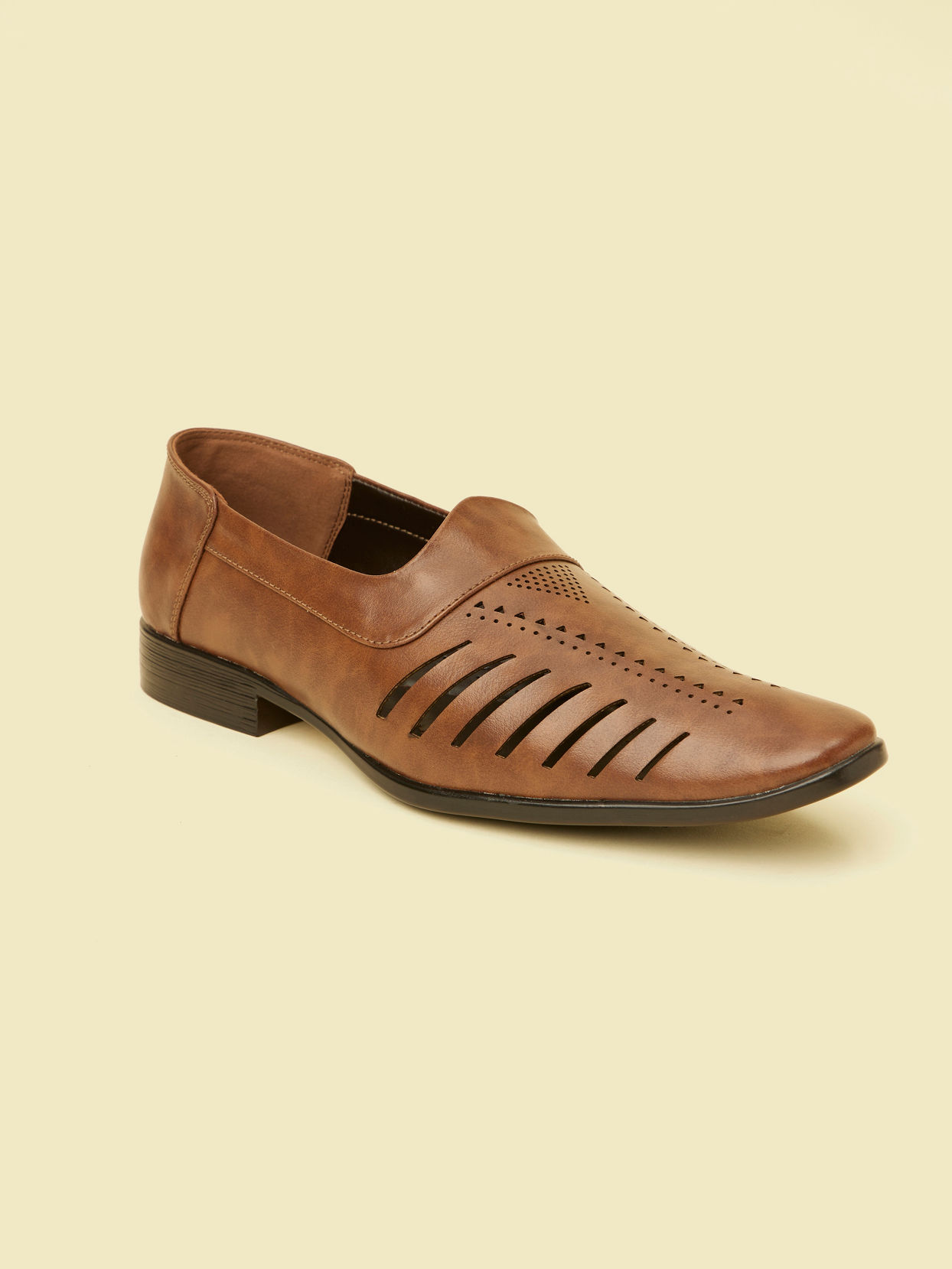 alt message - Manyavar Men Chocolate Brown Loafer Style Jutti image number 2