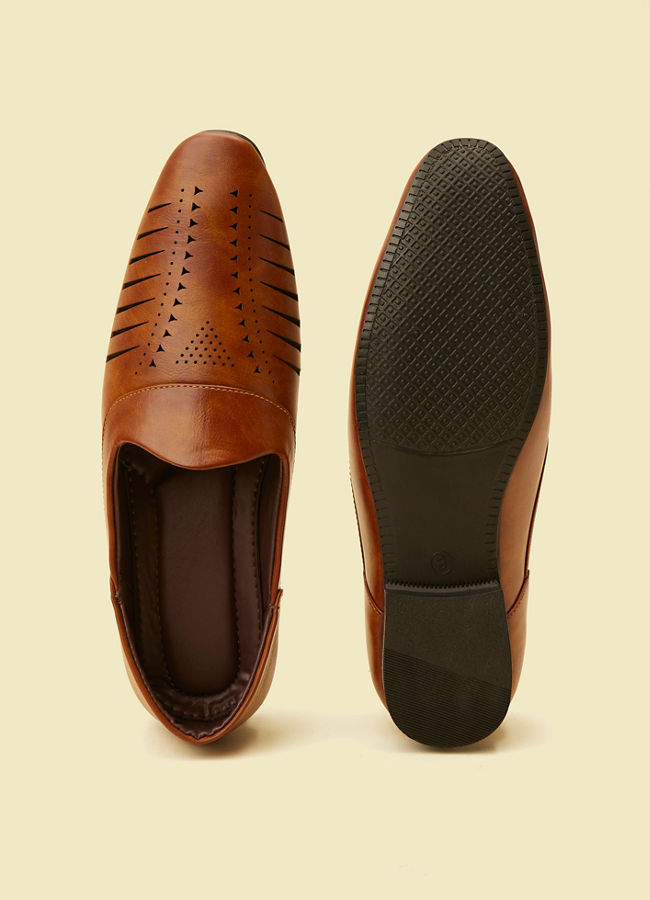 alt message - Manyavar Men Dark Brown Loafer style Jutti image number 4