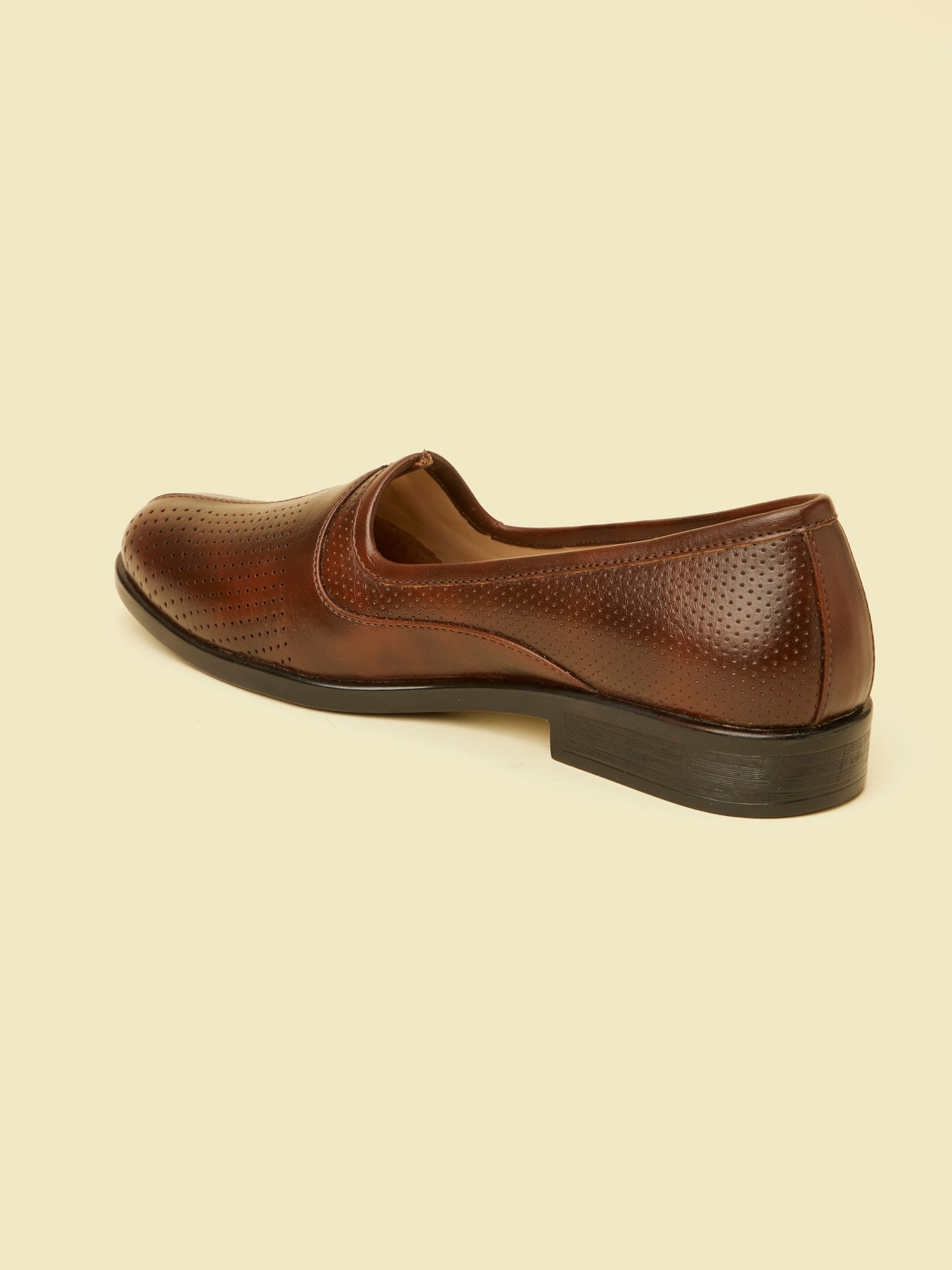 alt message - Manyavar Men Dark Brown Loafer Style Jutti image number 5