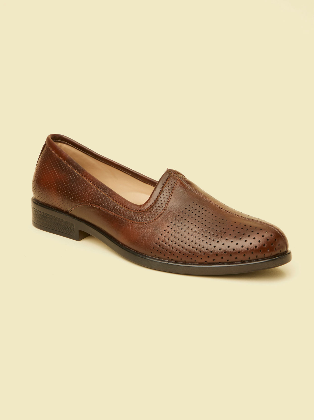 alt message - Manyavar Men Dark Brown Loafer Style Jutti image number 2