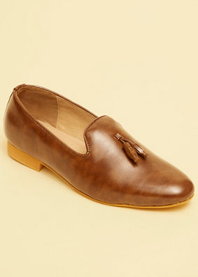 alt message - Manyavar Men Dark Brown Tasseled Loafer style jutti image number 2