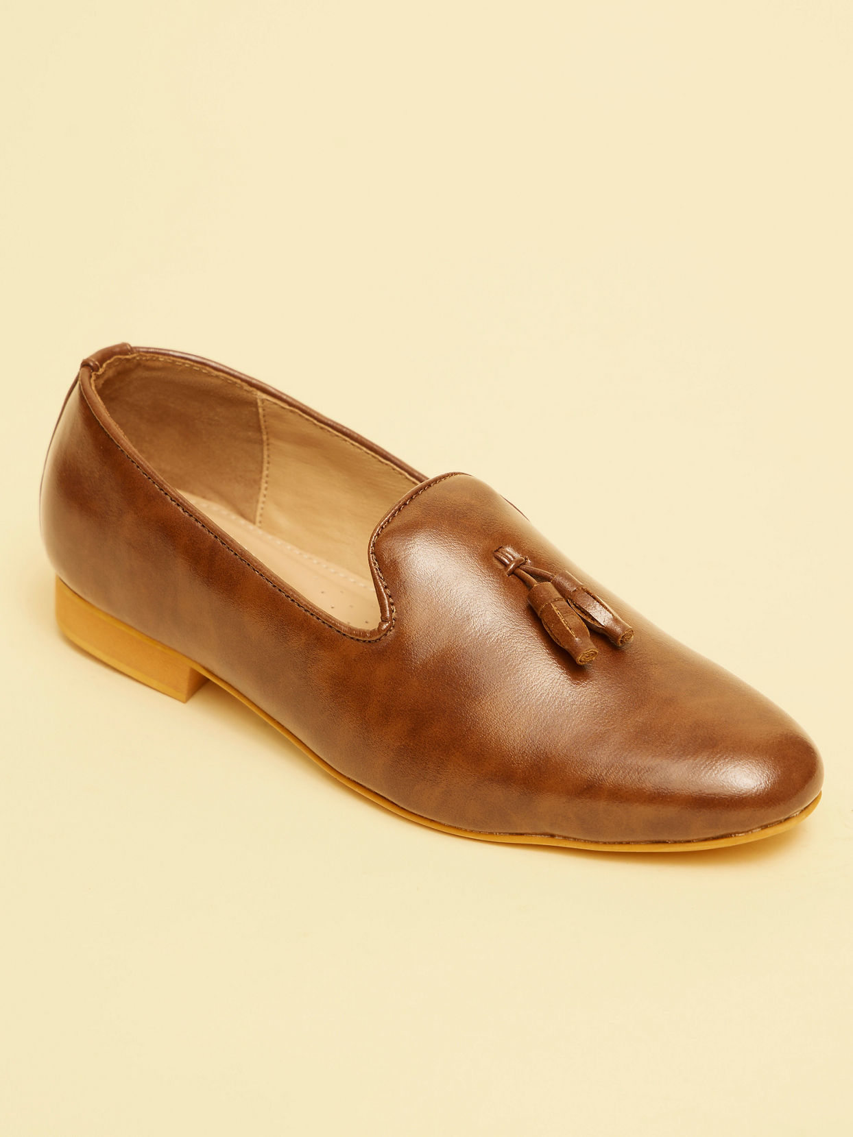 alt message - Manyavar Men Dark Brown Tasseled Loafer style jutti image number 2