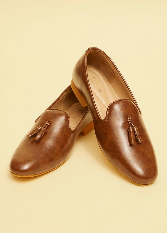 alt message - Manyavar Men Dark Brown Tasseled Loafer style jutti