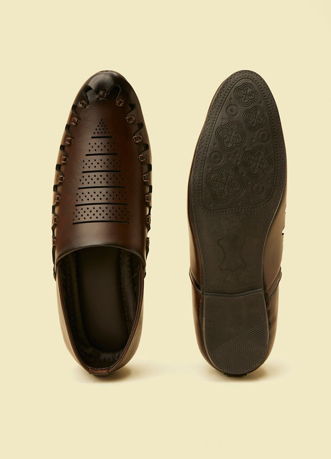 alt message - Manyavar Men Dark Brown Loafer Style Shoes image number 4