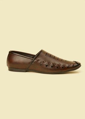 alt message - Manyavar Men Dark Brown Loafer Style Shoes image number 3