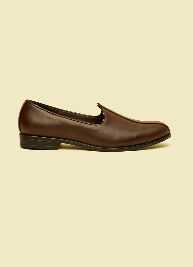 Manyavar Men Elegant Dark Brown Shoe image number 3