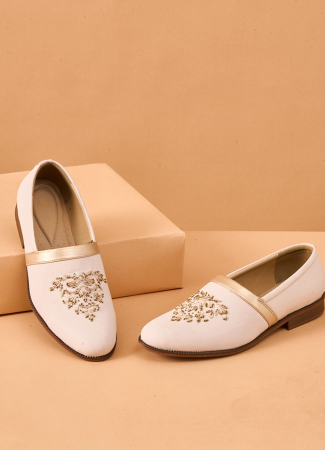 Manyavar Men Cream Faux Leather Shoe with Embroidery