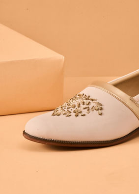Manyavar Men Cream Faux Leather Shoe with Embroidery