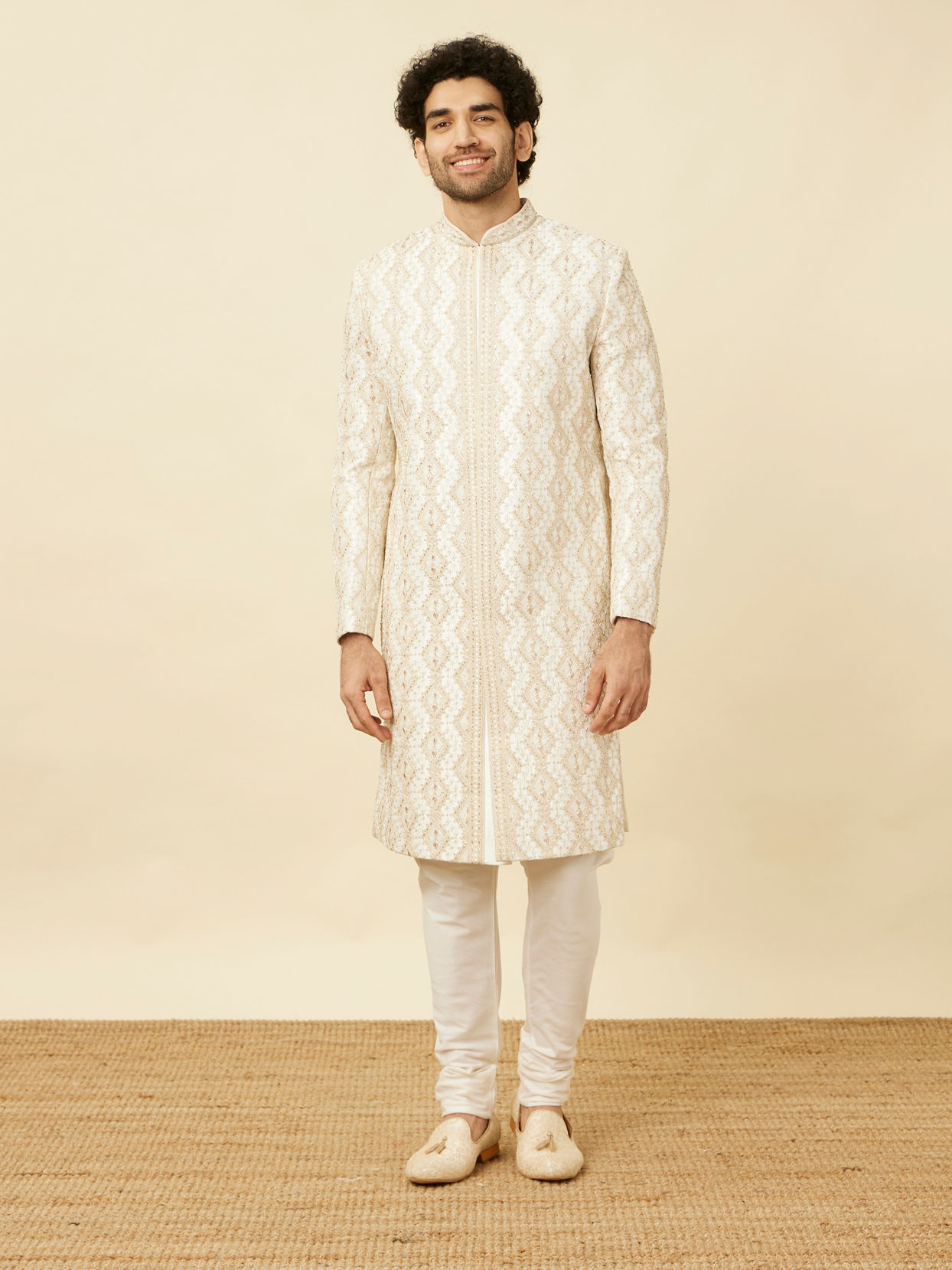 alt message - Manyavar Men Pearled Ivory White Diamond Patterned Sherwani Set image number 2