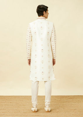 alt message - Manyavar Men Off White Floral Jaal Patterned Sherwani Set image number 4