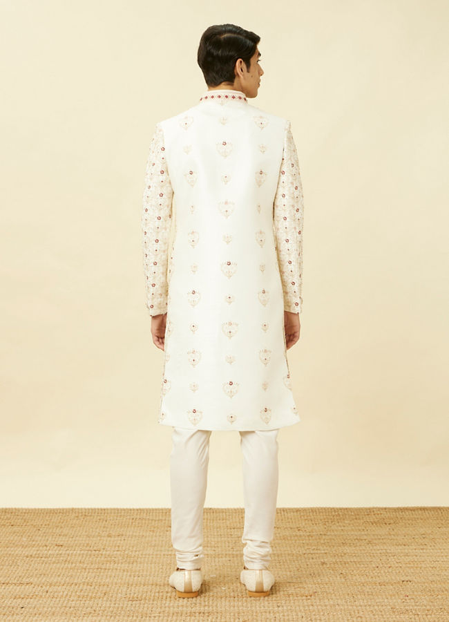 alt message - Manyavar Men Off White Floral Jaal Patterned Sherwani Set image number 4