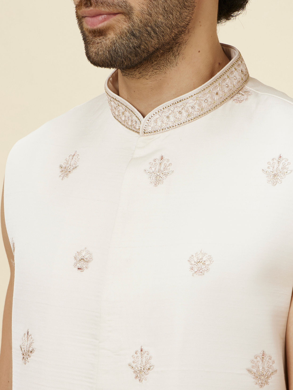 alt message - Manyavar Men Warm White Floral Trellis Patterned Sherwani Set image number 3