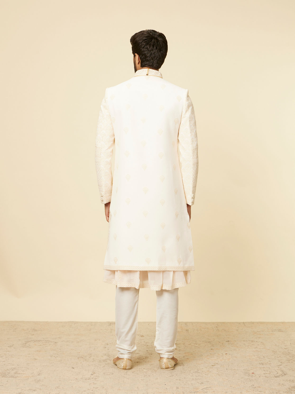 alt message - Manyavar Men Seashell Pink Self Grid-Patterned Sherwani Set image number 5