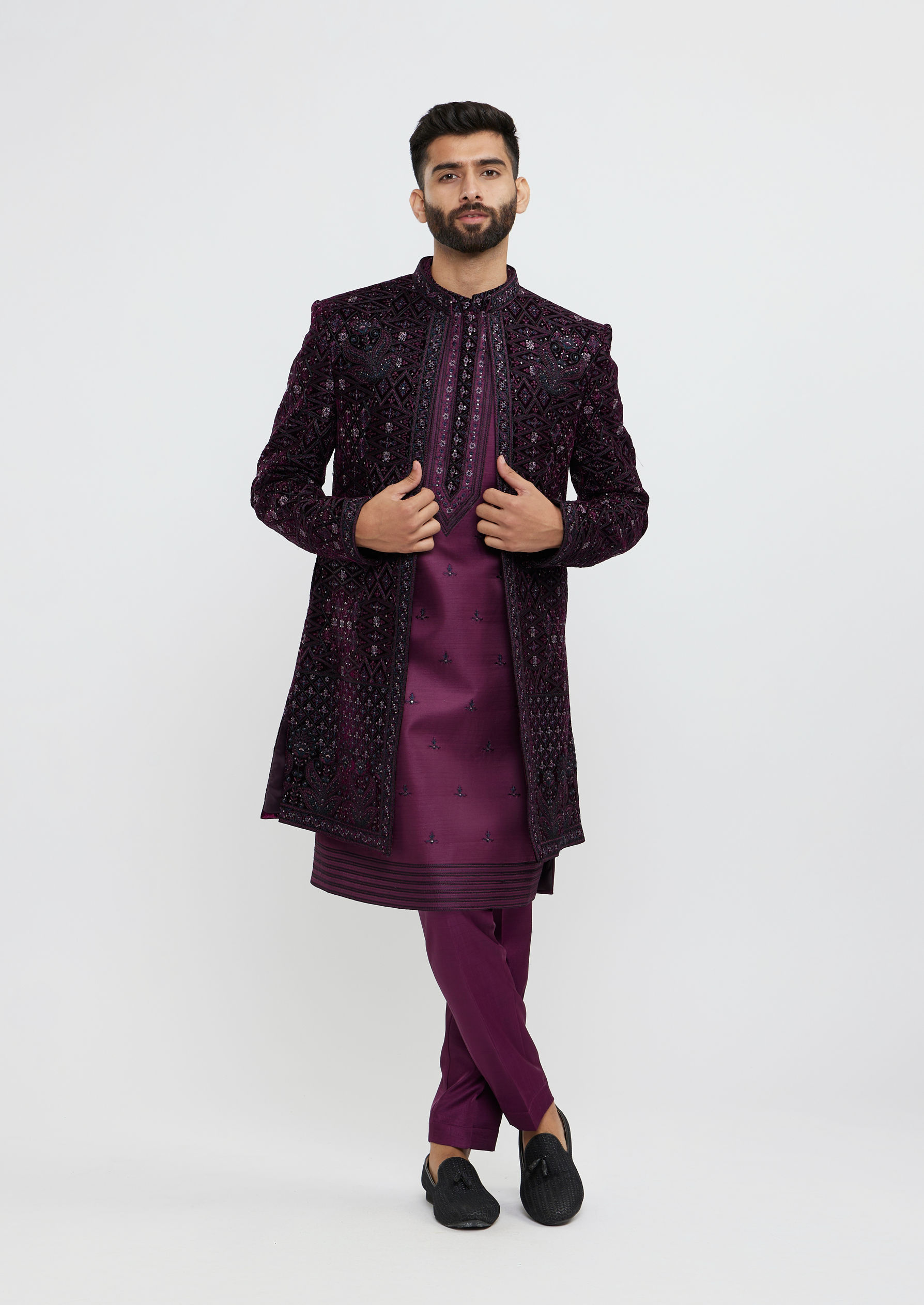 alt message - Twamev Men Wine Red Sherwani Set with Geometric Patterns and Rhinestones image number 2