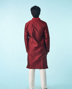 Diwas Men Dazzling Maroon Kurta Pajama